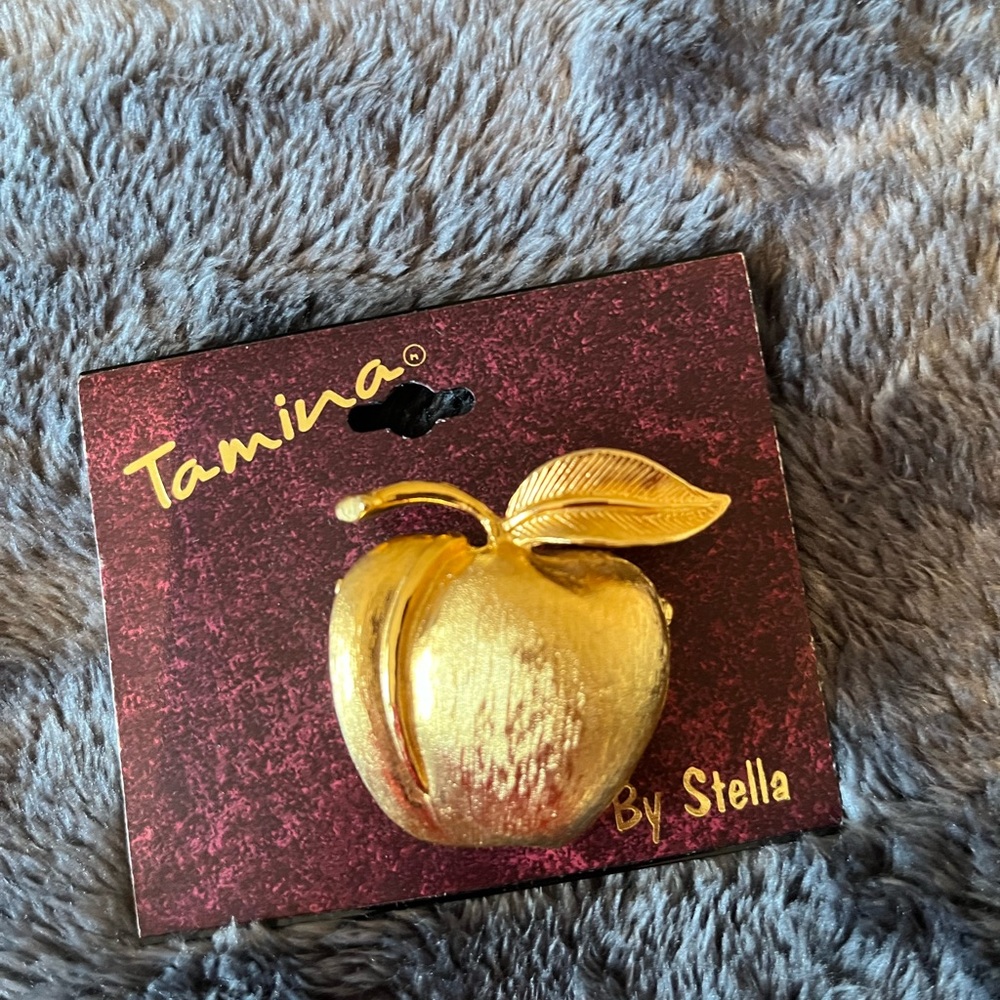 Tamina Gold Apple Brooch